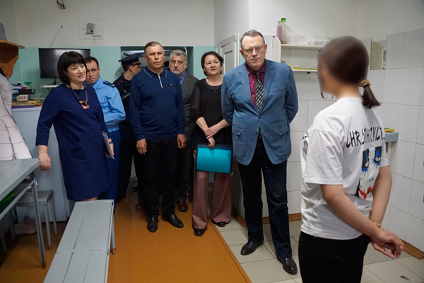 Визит красноярского омбудсмена Марка Денисова в СИЗО-1 прошел в рамках рабочей программы.