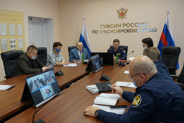 Задать свои вопросы уполномоченному по правам человека в Красноярскому крае Марку Денисову и Уполномоченному по правам человека в Иркутской области Светлане Семеновой, а также руководству ГУФСИН смогли 13 осужденных, отбывающих наказание в ИК-24 (п. Новоб