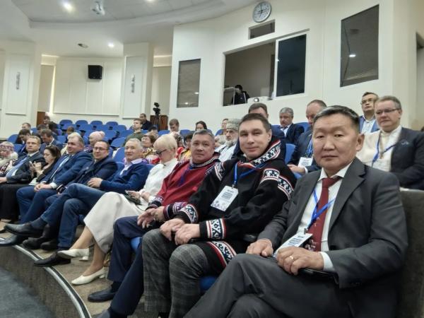 С 8 по 9 июня в г. Салехарде Ямало‑Ненецкого автономного округа Уполномоченный по правам коренных малочисленных народов в Красноярском крае Григорий Дюкарев принял участие в форуме «Диалог парламентариев» с докладом «Региональные практики защиты прав коре