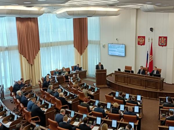 ​В начале доклада омбудсмен обратил внимание на геополитические события. По его словам, Россия издавна ориентирована не столько на западную систему ценностей, сколько на принципы справедливости, поэтому люди способны выдержать любое давление со стороны За